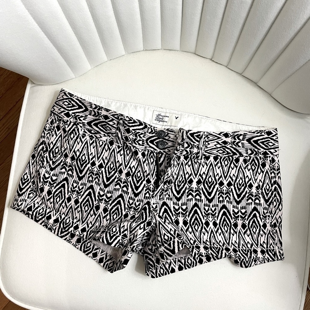 AEO B&W Printed Shorts
